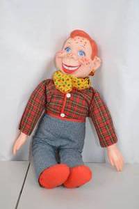 lot 320 image: Vintage Howdy Doody Eegee Doll NBC Freckle Face Red Hair Plaid Outfit