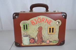lot 332 image: Bjorne Vintage Childrens Suitcase with Key