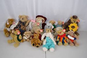lot 338 image: Ty collectible teddy bear and plush lot with accessories, 18 pieces