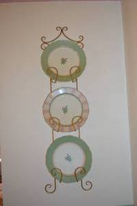 lot 360 image: Pastel Rose Accent Plates with Gold Tone Wall Rack
