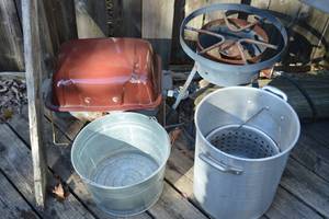 lot 505 image: Propane Outdoor Stove With Accessories