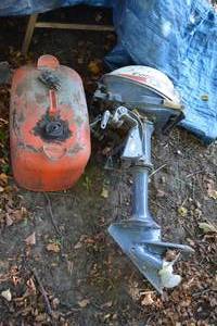 lot 514 image: Evenrude Boat Motor With Gas Can.