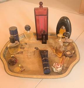 lot 528 image: Guerlain Shalimar Perfume and Lotion Collection, Mixed Vintage Lot