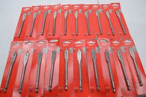 lot 131 image: Hand tool lot - 20 Milwaukee 916 inch flat boring bits, new