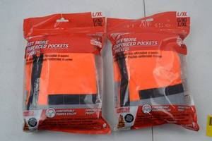lot 218 image: 2 Milwaukee High Visibility Safety Vests LXL Type R Class 2