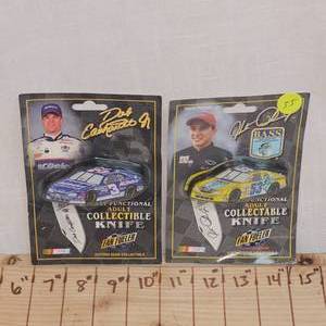 lot 55 image: Dale Earnhardt and Hank Parker Jr Fan Fueler Knives(2)As New, Old Stock