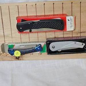 lot 61 image: Triumph Folding Knife, 4Stainless Knife, 4 Blue Folding Knife
