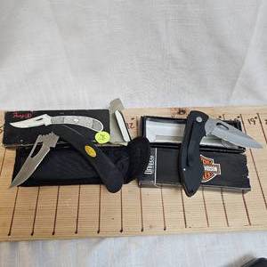 lot 89 image: Motor Harley Davidson Knife in Zipper Case