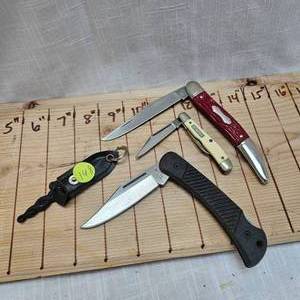 lot 148 image: Colonial Redneck, Sears Craftsman, 4 Lockback, Mini Dagger Knives