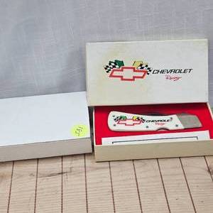 lot 185 image: Chevrolet Racing Collectors Knife