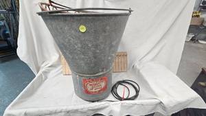 lot 109 image: Woodin MFG Electric Egg Washer in Great Condition, Works, 1920s