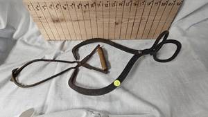 lot 160 image: Small Set of Vintage Ice Tongs