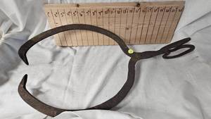 lot 162 image: Medium Set of Vintage Ice Tongs