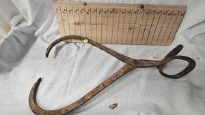 lot 163 image: Medium Set of Vintage Ice Tongs