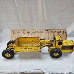 lot 277 image: Nylint Tournahopper from 1950s PreB22B2B22B2B21
