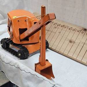 lot 282 image: Vintage Stucto Excavator 1950s Labled Structo Construction Co in Very Good Condition