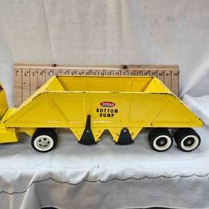 lot 287 image: Tonka Vintage 1960s Bottom Dump Truck and Trailer, Excellent Pressed Steel Condition, 95% Original Paint