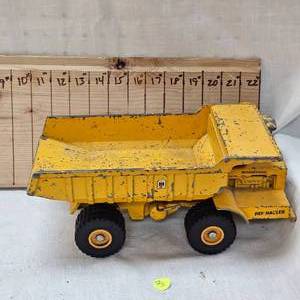 lot 289 image: Vintage Cast Ertl Internation Harvestor Pay Hauler with Hydra Dump that works Perfect , 90% Pain