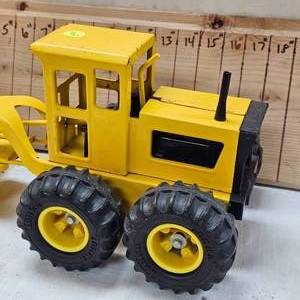 lot 296 image: Tonka Classic Road Grader in Very Good Shape 95%, Paint Retained