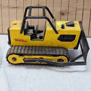 lot 297 image: Vintage 1980s Tonka T-6 Bulldozier