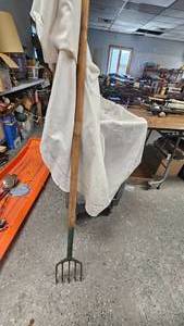 lot 211 image: Handmade Speer, appears well balanced