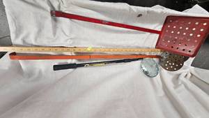 lot 222 image: Lot of 4 Ice ScoopsHole Cleaners