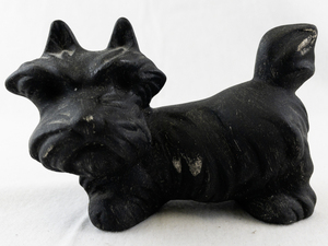 lot 23 image: chalkware - Vintage Chalkware Scottish Terrier Dog Figurine