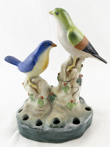 lot 35 image: Vintage Ceramic Bird Flower Frog