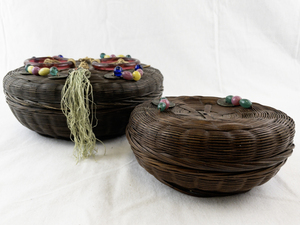 lot 40 image: Set of 2 Decorated Lidded Wicker Baskets with Beaded Accents