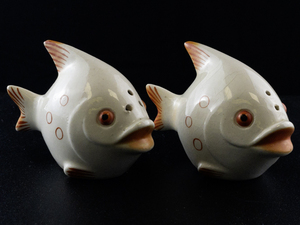 lot 72 image: Pair of Vintage Fish Shaped Ceramic Salt and Pepper Shakers