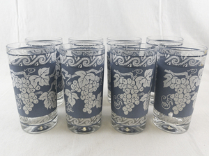 lot 95A image: HAZEL-ATLAS Set of 8 Vintage Frosted Grape Motif Drinking Glasses