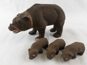 lot 110A image: Vintage Flocked Bear Family Figurine Set with Three Cubs