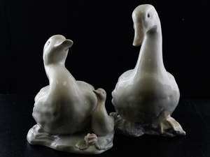 lot 113 image: Set of 2 1986 Enesco Porcelain Duck and Goose Figurines