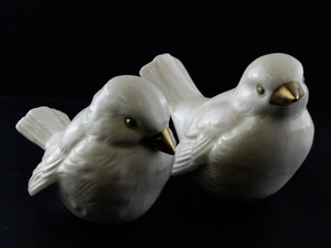 lot 114 image: Pair of Goebel Porcelain Bird Figurines with Gold Accents