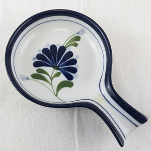 lot 131 image: Dansk International Designs Blue Floral Porcelain Spoon Rest