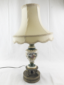 lot 133 image: Decorative Vintage Table Lamp with Shade and Painted Porcelain Base - Does Not Work