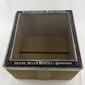 lot 135 image: Vintage Sunshine Biscuits Loose-Wiles Biscuit Company Advertising Display Box