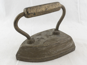 lot 148 image: Antique Handheld Clothes Iron