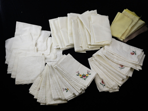 lot 156 image: Collection of Vintage Linen and Embroidered Napkins