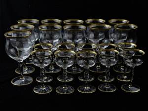 lot 160 image: Set of 21 Crystal Stemware Glasses with Gold Trim - 10 Small, 11 Large