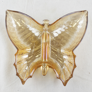 lot 162 image: Vintage Carnival Glass Butterfly Dish