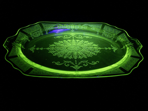 lot 171 image: Vintage Green Uranium Glass Oval Serving Platter with Etched Design
