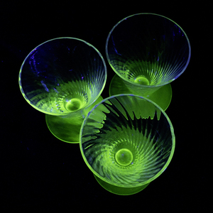 lot 172 image: Set of 3 Vintage Uranium Glass Dessert Cups