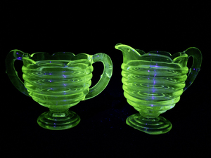 lot 172A image: Vintage Uranium Glass Creamer and Sugar Set