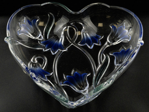 lot 191 image: Mikasa Bluebells Heart Shaped Glass Bowl