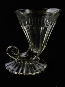 lot 213 image: Vintage Clear Glass Cornucopia Vase with Ribbed Design