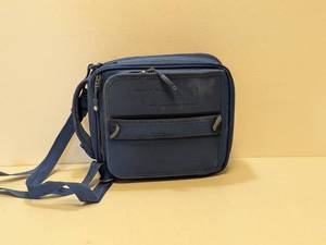 lot 103 image: TITAN EXPANDABLE LUNCH BOX (BLUE)