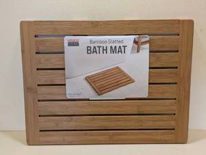 lot 25 image: SEVILLE CLASSICS BAMBOO SLATTED BATH MAT