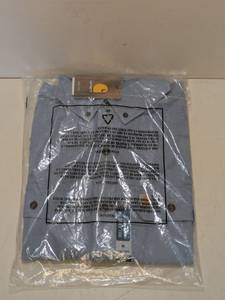 lot 101 image: CARHARTT SMALL MENS RELAXED FIT LONG SLEEVE BUTTON UP SHIRT