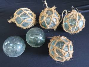 lot 4 image: 6 JAPANESE WATER FLOATS